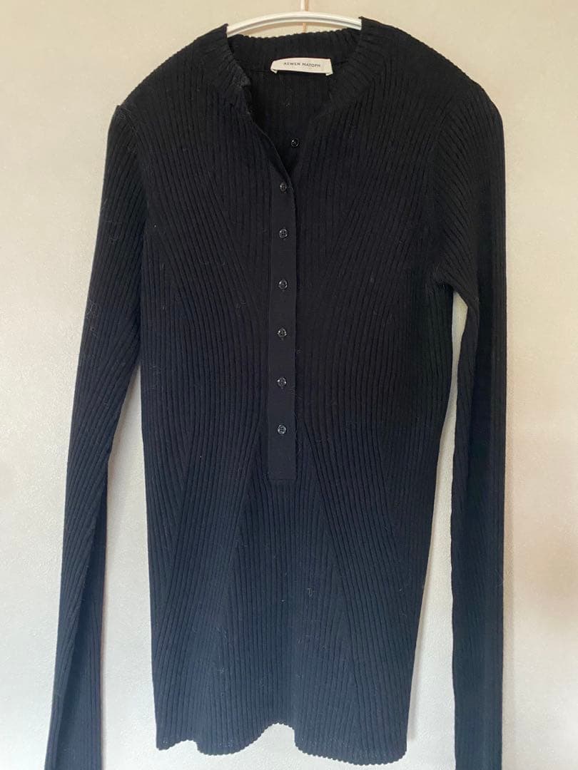 イウエンマトフ　　ニットプルオーバー新品未使用