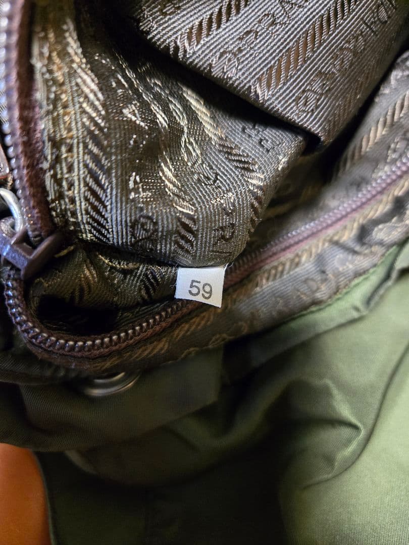 PRADA　プラダ　オリーブグリーン　バックパック　リュック　白タグ