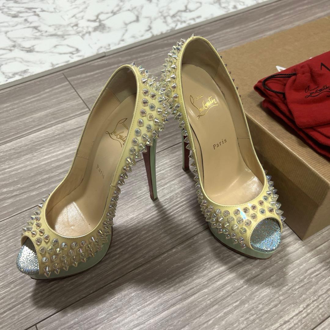 ルブタン　ピンヒール