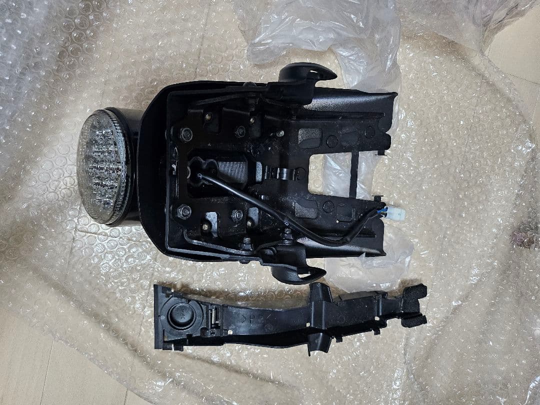 XSR900　RN46J　純正リヤフェンダー　テールライト付き