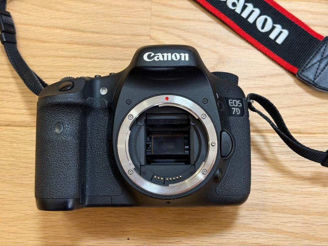 【三連休値下げ】キヤノンEOS 7D 本体 EF18-200mmレンズセット+α