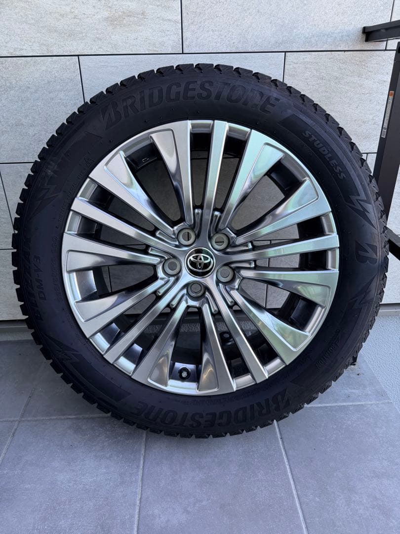 美品ハリアー純正 ブリヂストン DM-V3 スタッドレスタイヤ 19インチ