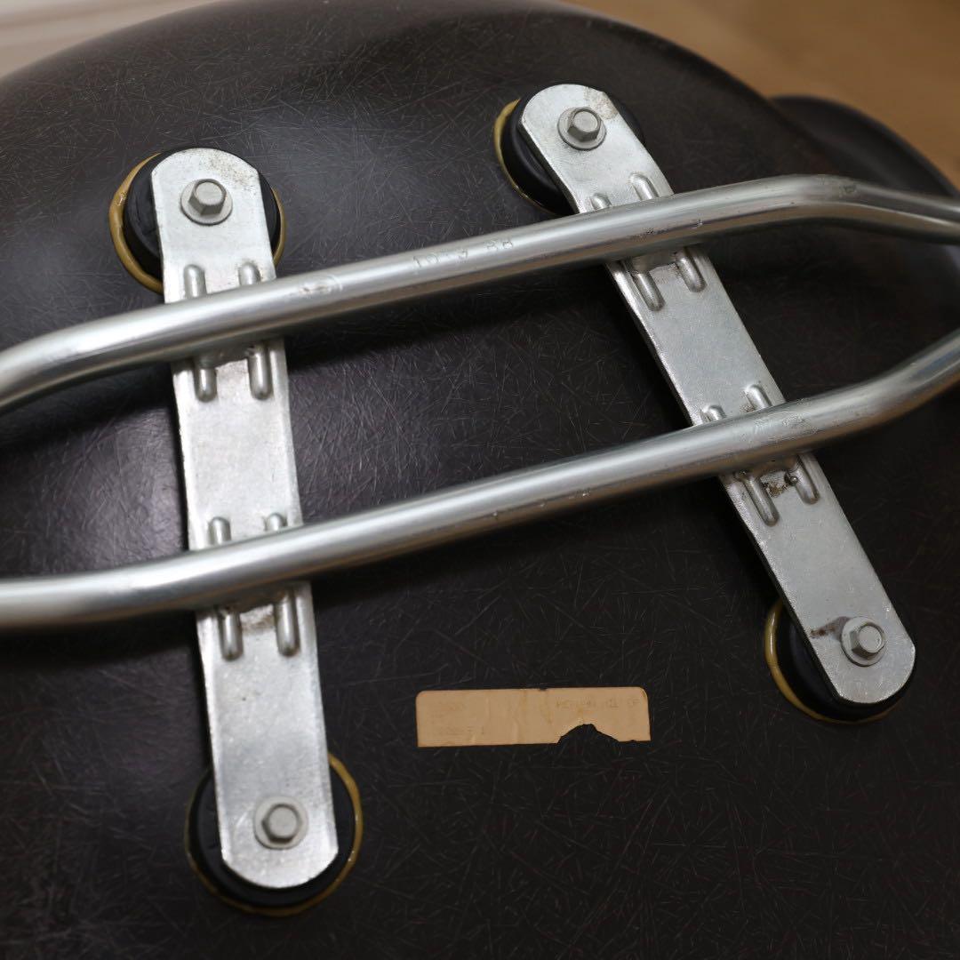 イームズ　サイドシェルチェア　ブラック　スタッキングベース　ハーマンミラー