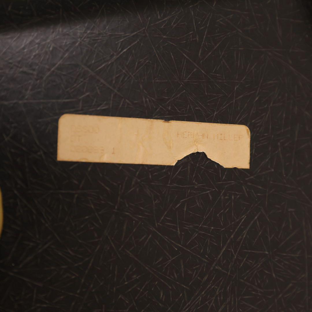 イームズ　サイドシェルチェア　ブラック　スタッキングベース　ハーマンミラー