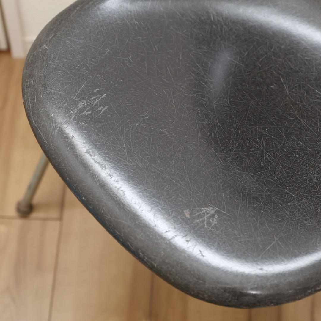 イームズ　サイドシェルチェア　ブラック　スタッキングベース　ハーマンミラー