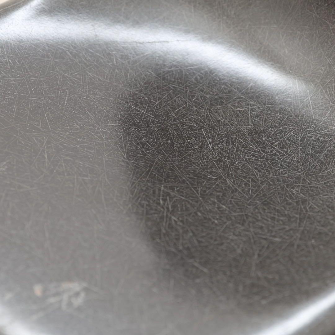 イームズ　サイドシェルチェア　ブラック　スタッキングベース　ハーマンミラー