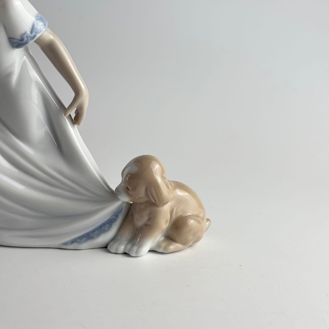 NAO リヤドロ ナオ ひっぱらないで 1434 女の子 子犬 フィギュリン