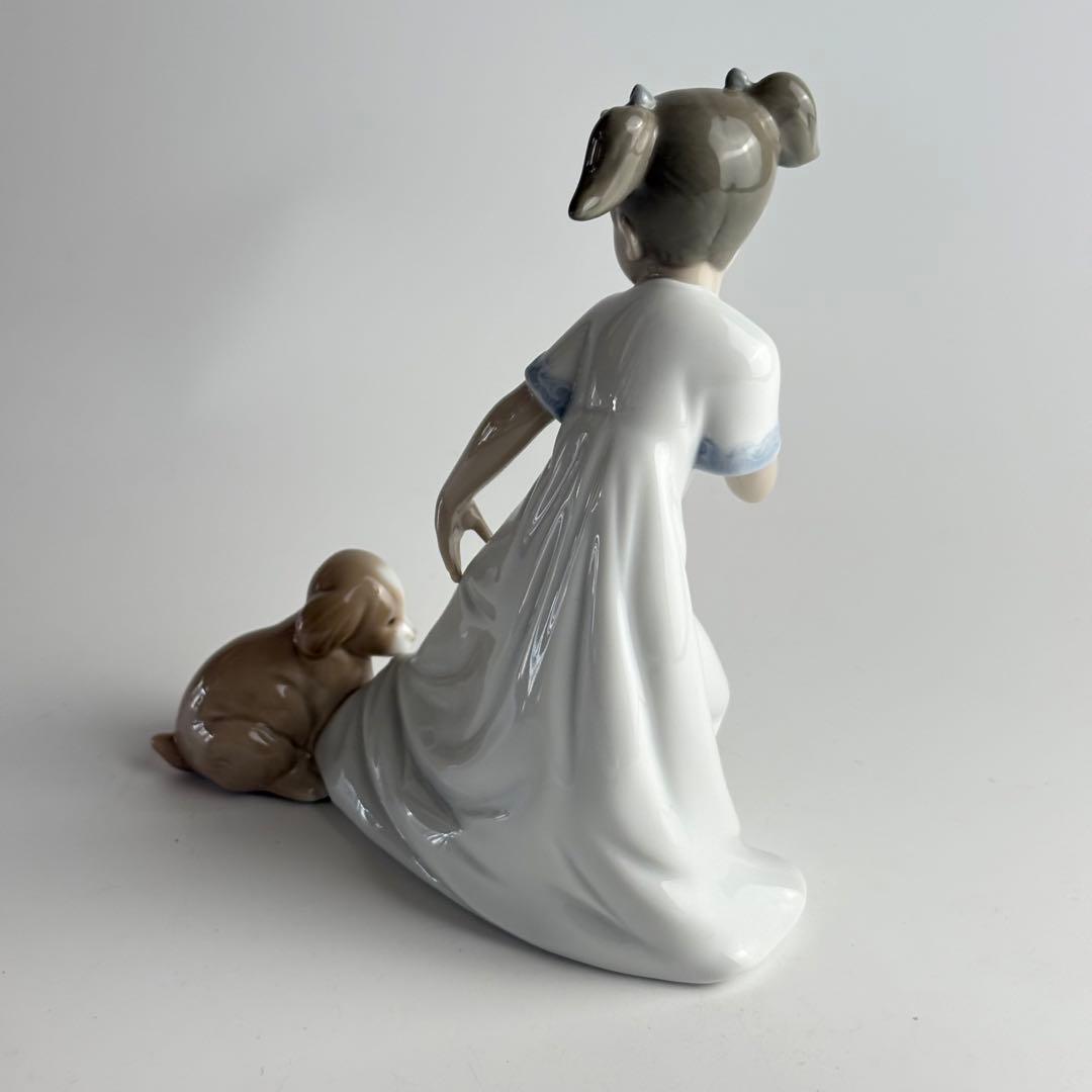 NAO リヤドロ ナオ ひっぱらないで 1434 女の子 子犬 フィギュリン