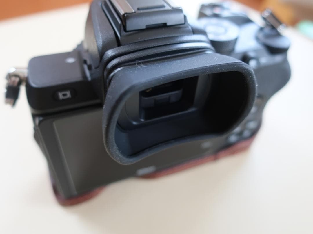 ニコン　Nikon Z50 ボディ　交渉OK　ショット数極少！　おまけつき