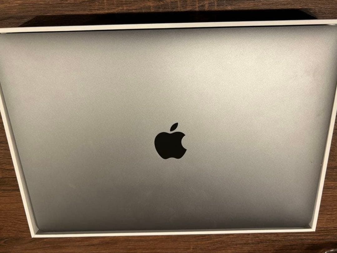 【MacBookAir13インチ】M1チップ搭載256GB バッテリー92%