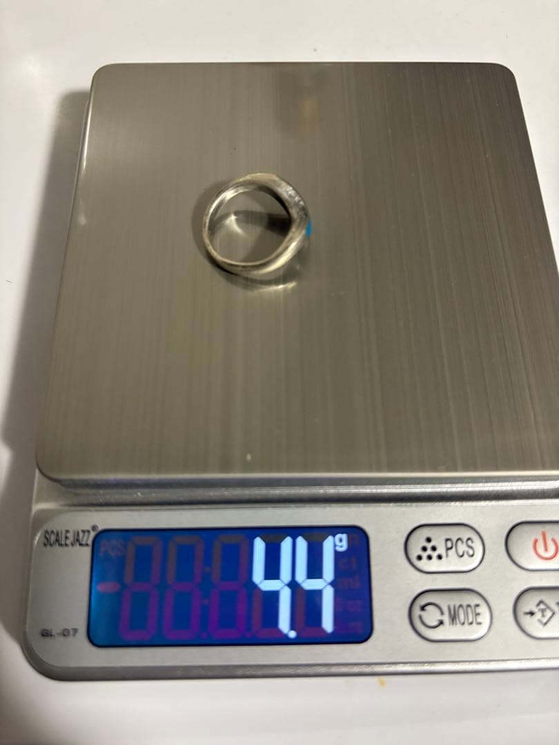 シルバーネックレスと指輪と記念品