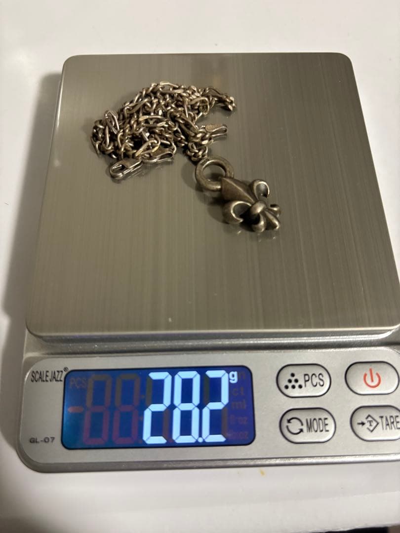 シルバーネックレスと指輪と記念品