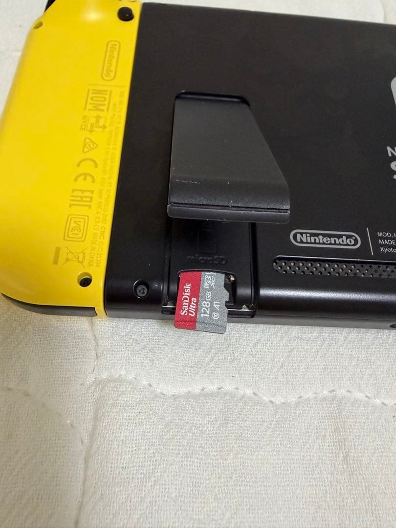 動作確認済み　Nintendo Switch ピカブイ　本体　ケース付き