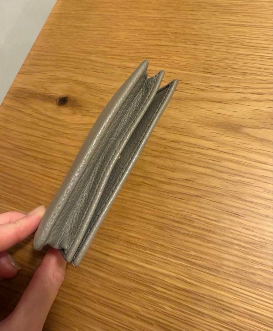 ほぼ未使用　PRADA グレージュ　レザー 名刺入れ