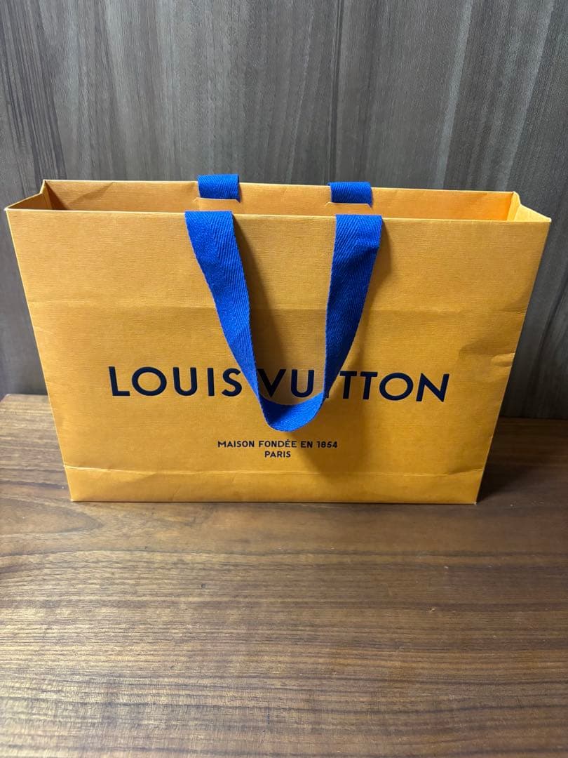 《美品》LOUIS VUITTON エピレザー ブラック長財布