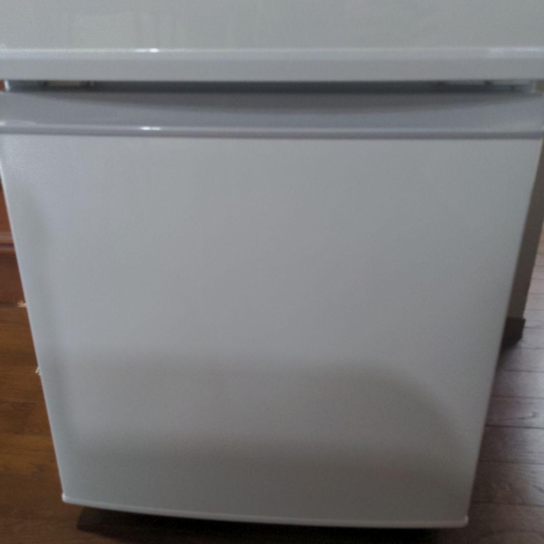 ホワイト冷蔵庫 シンプルデザイン