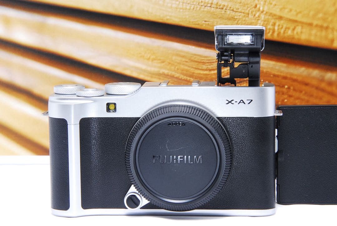 FUJIFILM X-A7 ボディ 3.5インチ 大型モニター Wi-Fi