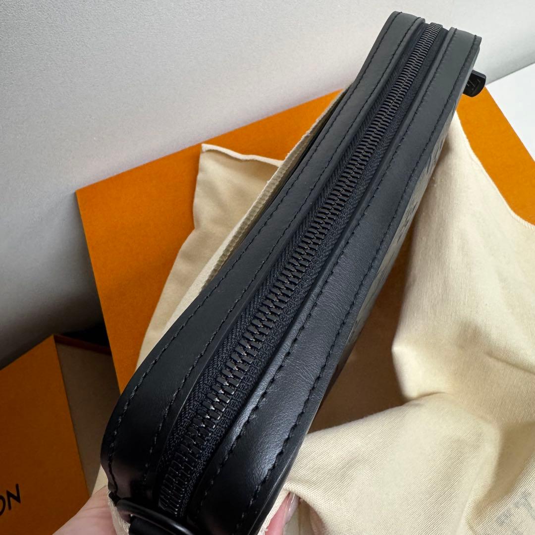 LOUIS VUITTON ブラック メッセンジャーバッグ