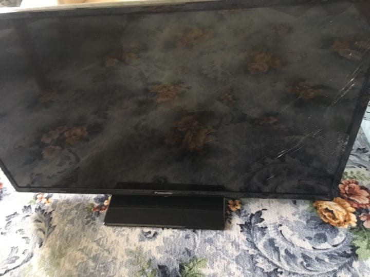 液晶が割れたテレビ