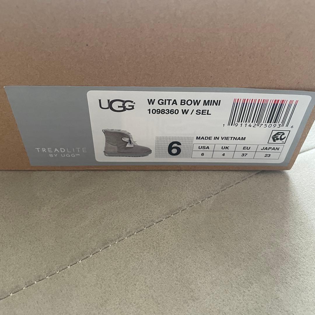 新品未使用 UGG ムートンブーツ リボン グレー　ふわふわ