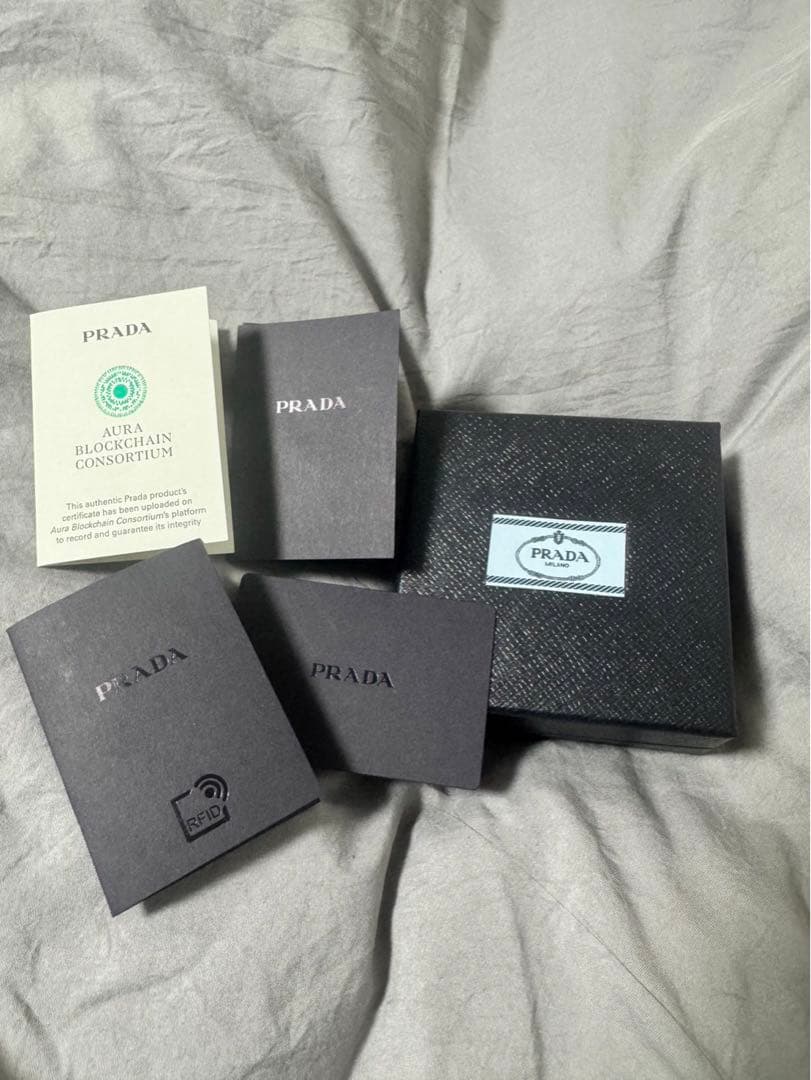 美品 PRADA プラダ メタルヘアピン パールグレー