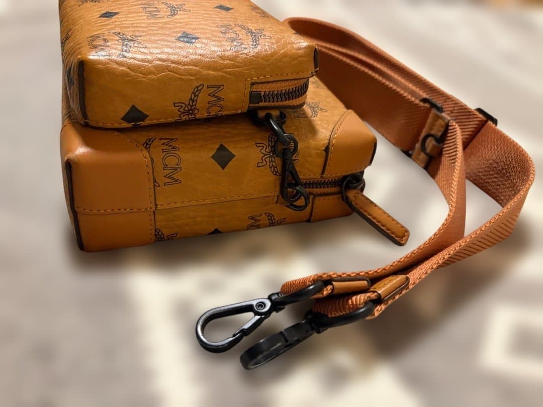 MCM ボディバッグ ブラウン レザー