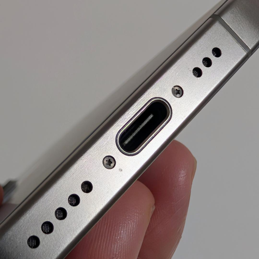 iPhone 15 Pro ナチュラルチタニウム 256GB SIMフリー