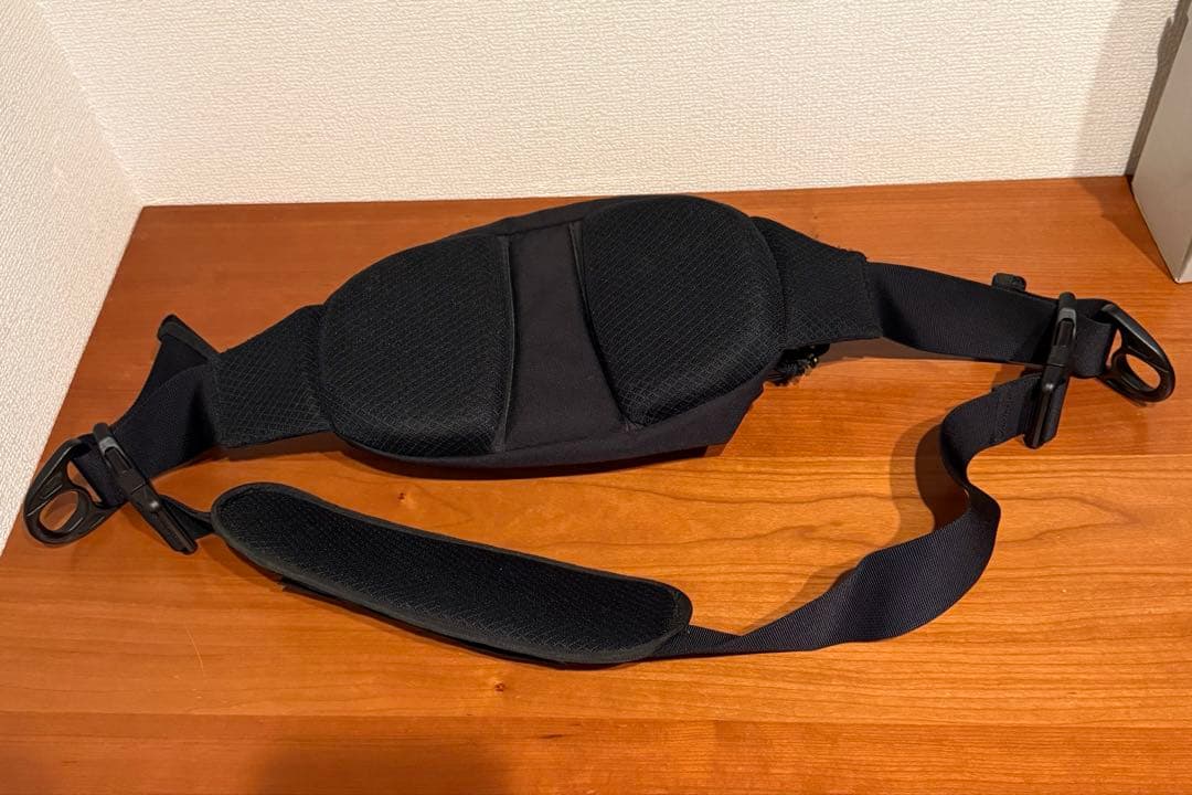 ★ここなっつ★【美品】Hugoo（ハグー）ヒップシート ブラック×イエロー