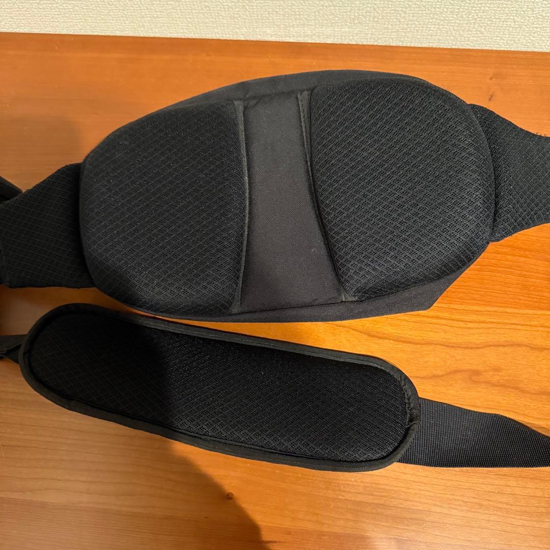 ★ここなっつ★【美品】Hugoo（ハグー）ヒップシート ブラック×イエロー