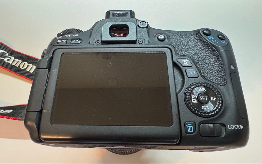 Canon EOS8000D レンズキット EF-S18-135mm