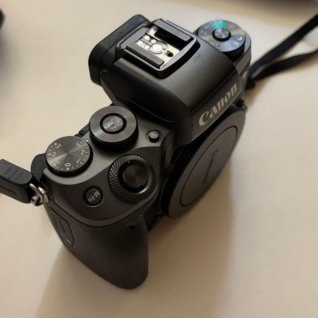 EOS M5 ボディー & Canon 単焦点広角レンズ EF-M22mm F2