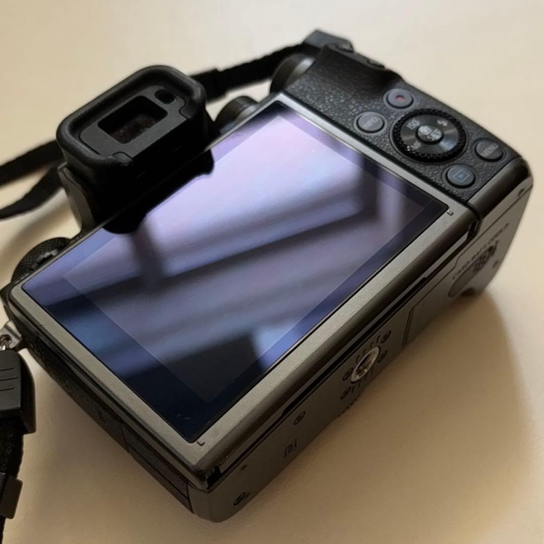 EOS M5 ボディー & Canon 単焦点広角レンズ EF-M22mm F2