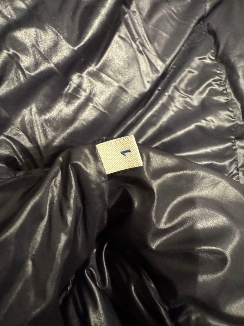 MONCLER ダウンジャケット 黒 フード付き