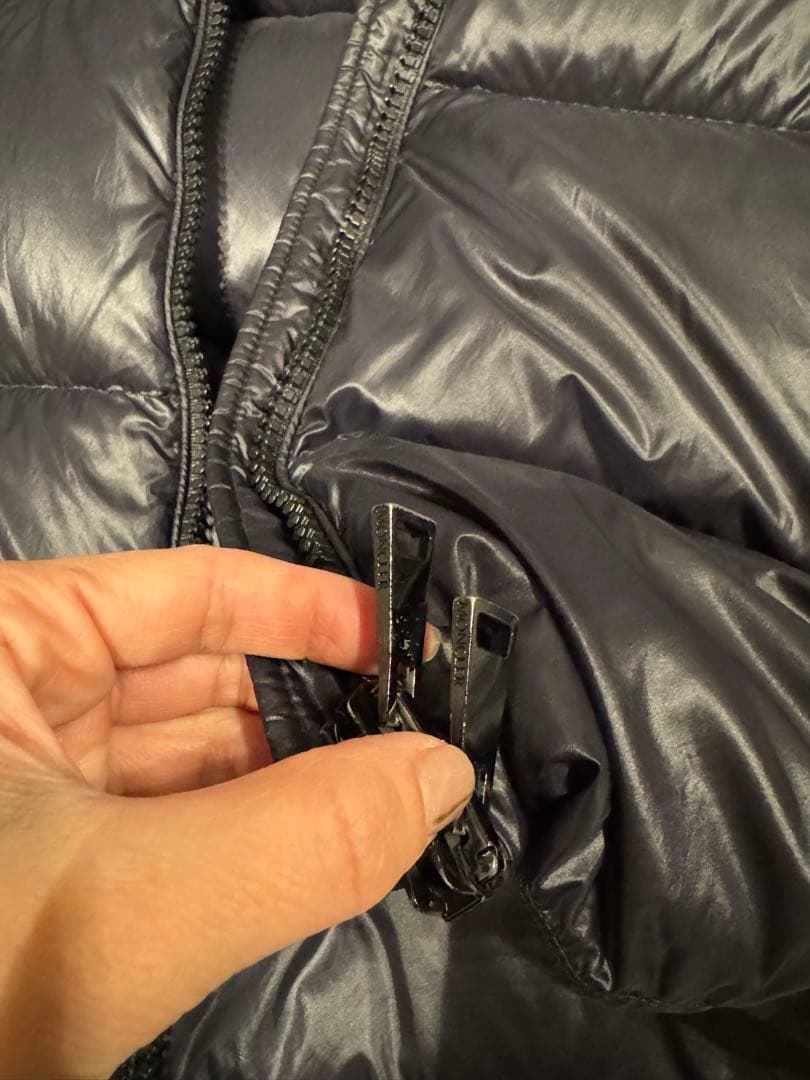 MONCLER ダウンジャケット 黒 フード付き