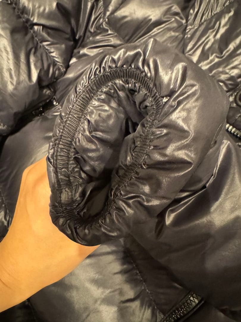 MONCLER ダウンジャケット 黒 フード付き