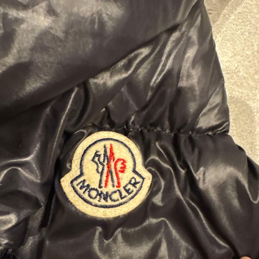 MONCLER ダウンジャケット 黒 フード付き