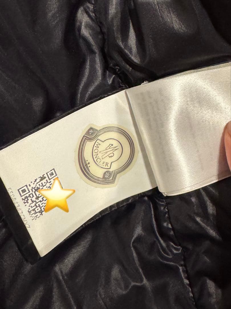 MONCLER ダウンジャケット 黒 フード付き