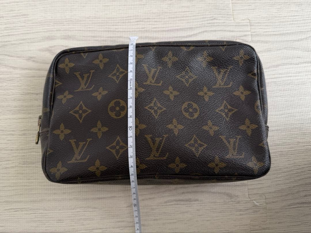 ルイヴィトン モノグラム トゥルース・トワレ23 ポーチ