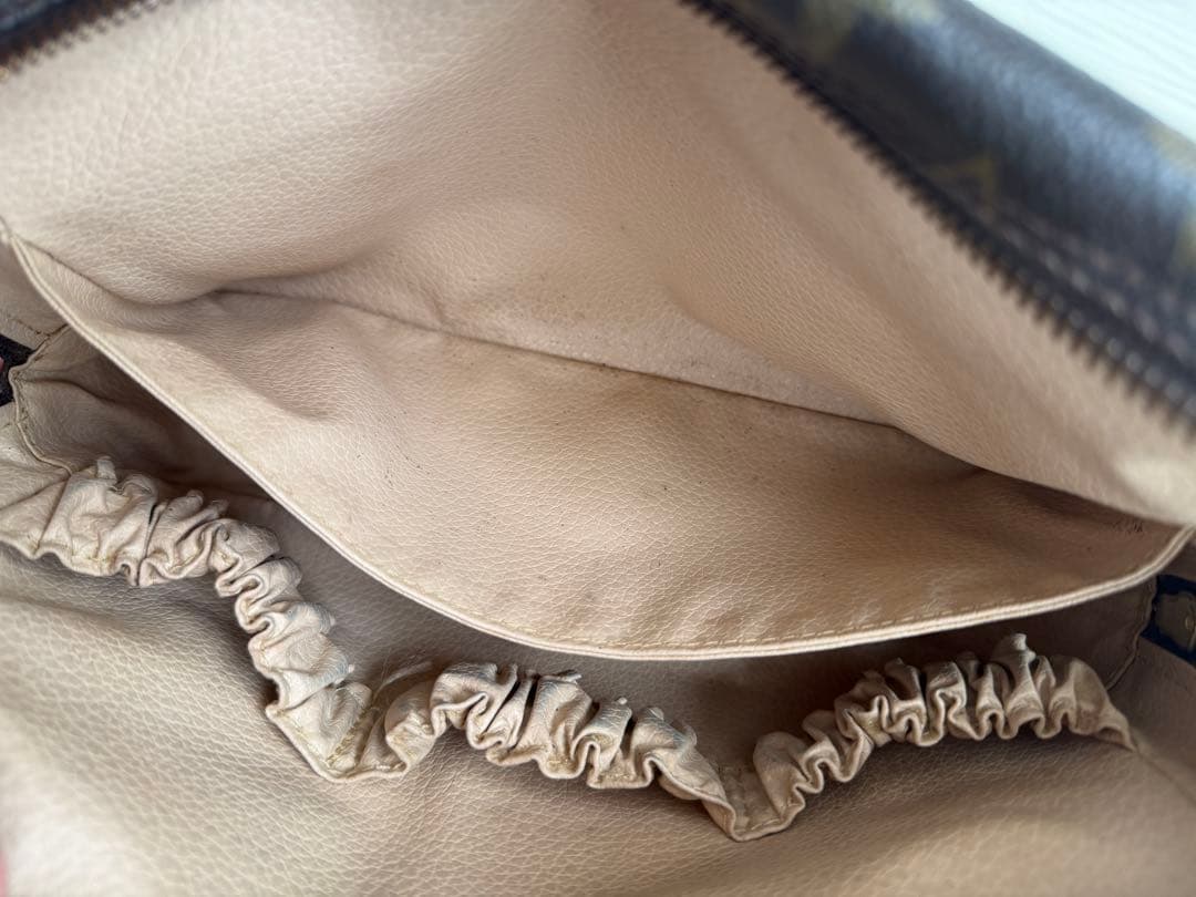 ルイヴィトン モノグラム トゥルース・トワレ23 ポーチ