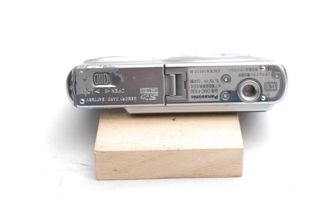 Panasonic LUMIX DMC-FX30 (良品）