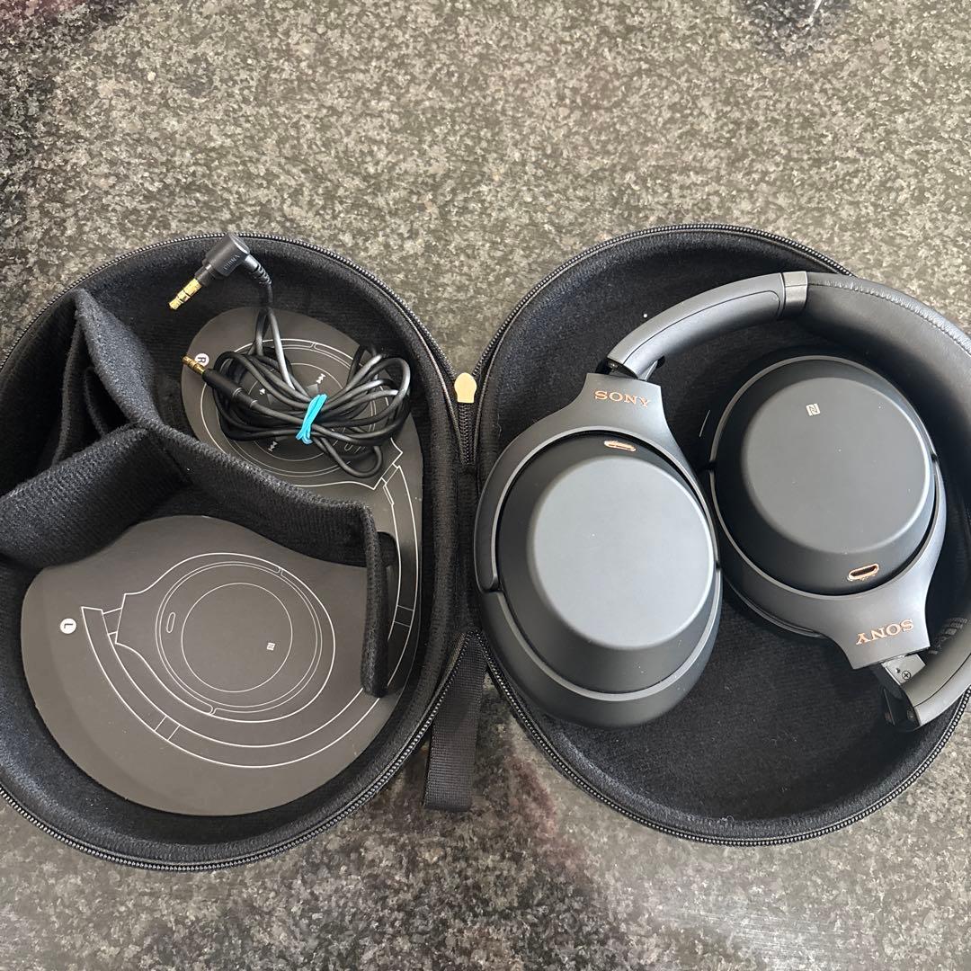 SONY ワイヤレスヘッドホン ブラック　WH-1000XM3（ブラック）