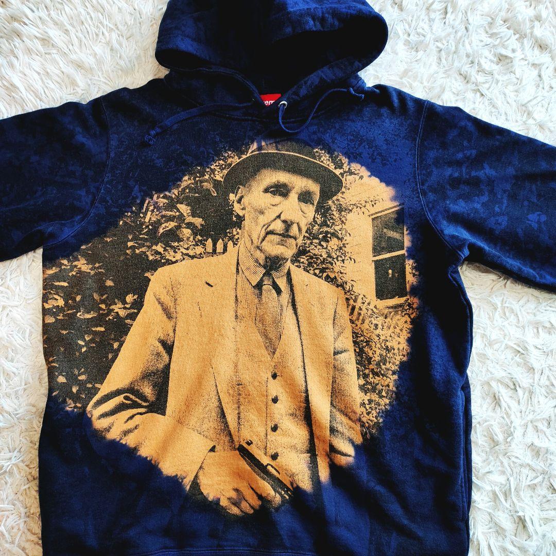 シュプリーム パーカー プルオーバー ビッグロゴ プリント カモフラ 人物