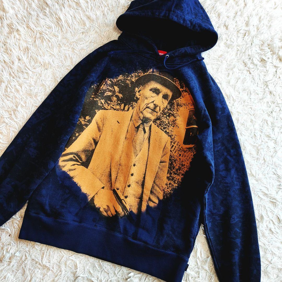 シュプリーム パーカー プルオーバー ビッグロゴ プリント カモフラ 人物