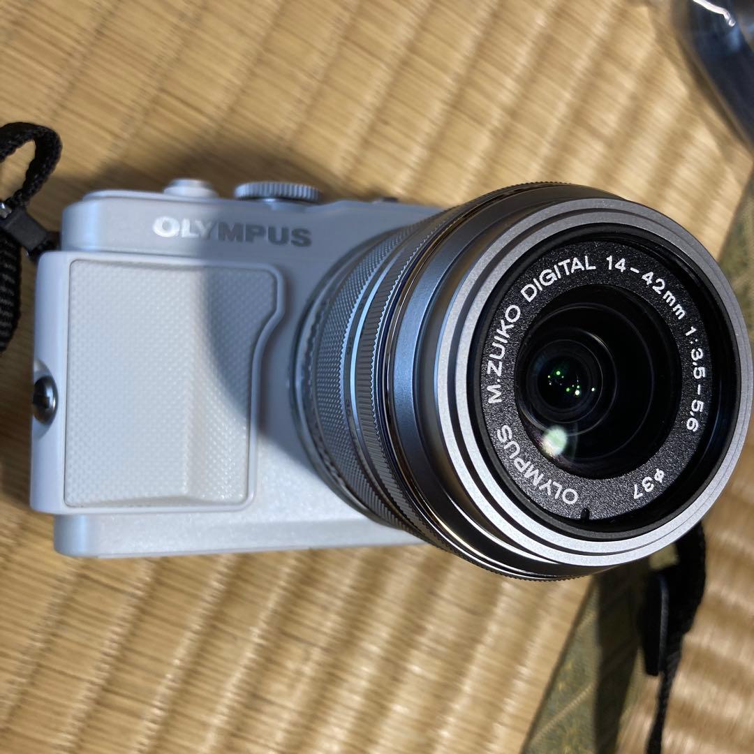 OLYMPUS PEN Lite E-PL6 ホワイト 本体と付属品