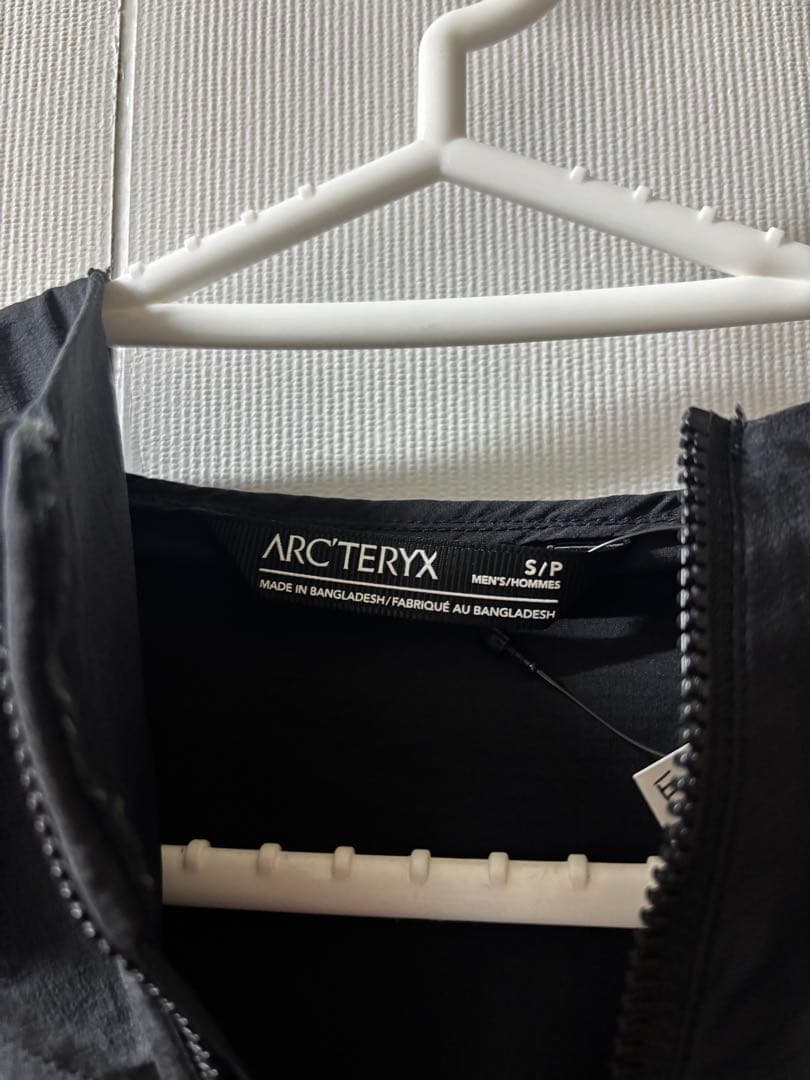 せ*ン様 【美品】アークテリクス 超軽量ウィンドシェルジャケット Sサイズ