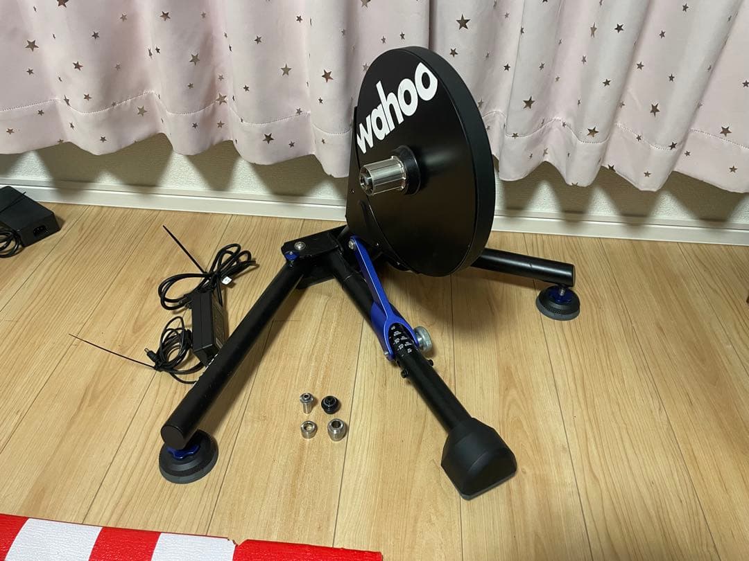 【美品】Wahoo KICKR CORE トレーニングローラー