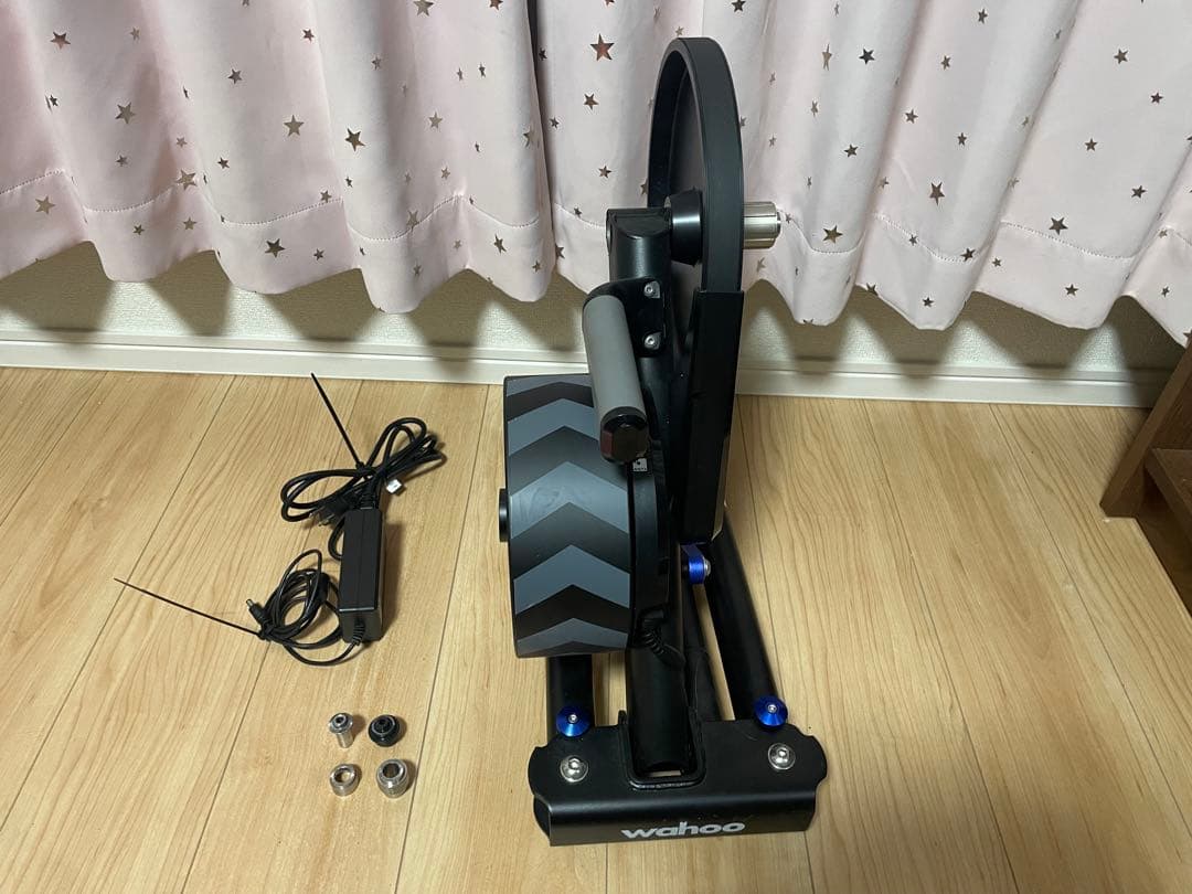 【美品】Wahoo KICKR CORE トレーニングローラー