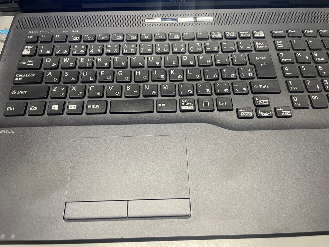 富士通　ノートパソコン NH56/D2