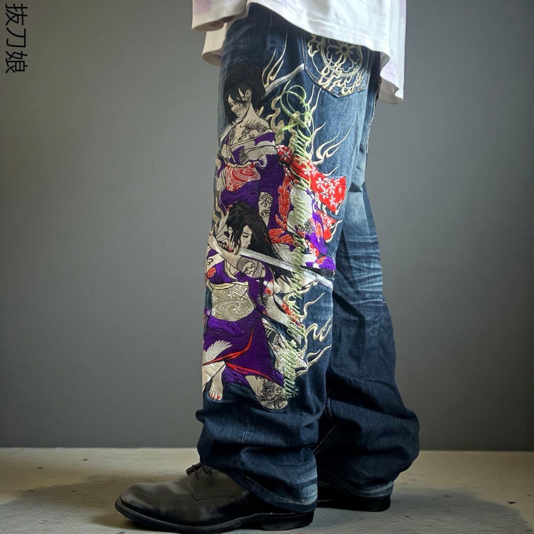 豪華刺繍 抜刀娘 W32 和柄 ダメージ加工 ワイドストレートデニム 絡繰魂