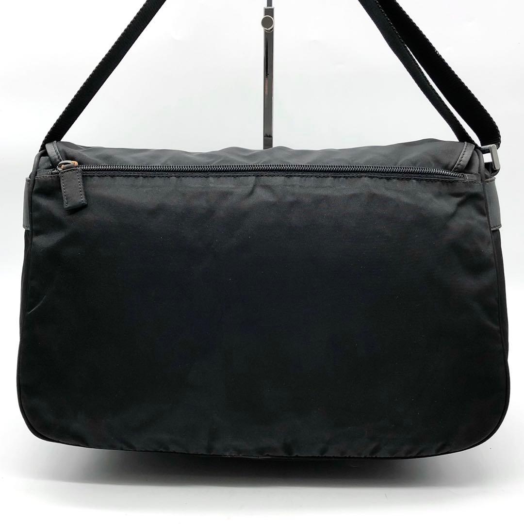 プラダ ショルダーバッグ メッセンジャー 三角ロゴ A4可能 ナイロン レザー